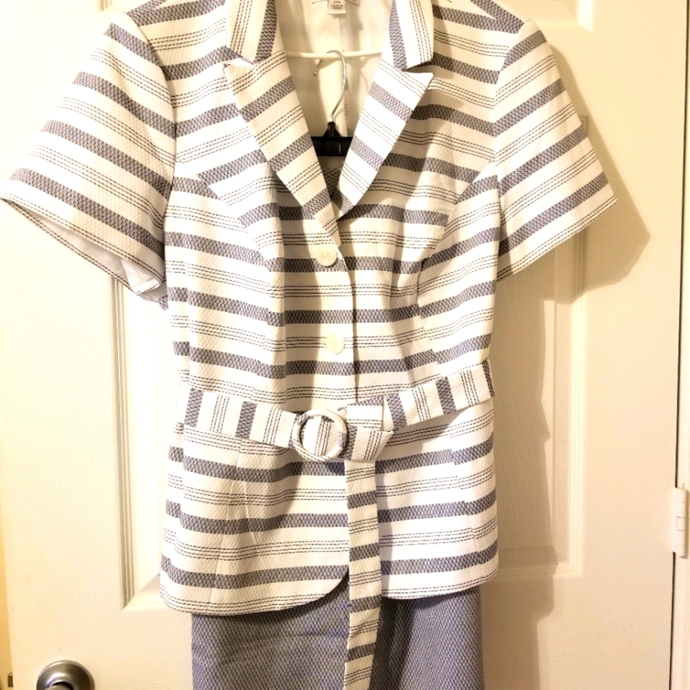 Women's 2 pc skirt set Size 20W